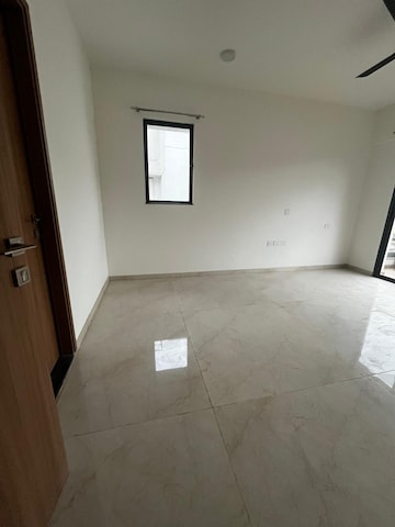 Room in 2 BHK Apartment at Nahar Jonquille And Jamaica, Chandivali – for Rent