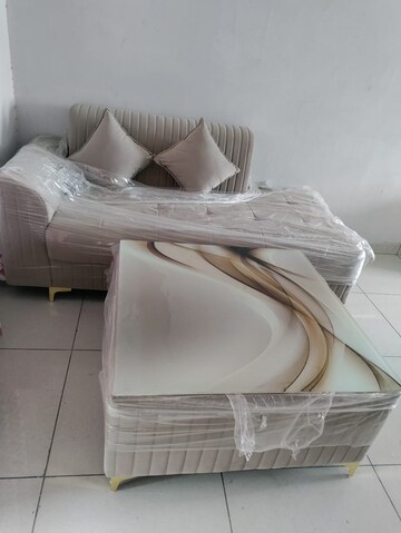 Room in 2 BHK Builder Floor at Aerocity – for Rent