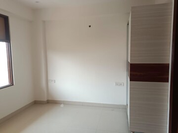 Room in 3 BHK Builder Floor at RWA Residential Society Sector 46, Sector 46 – for Rent