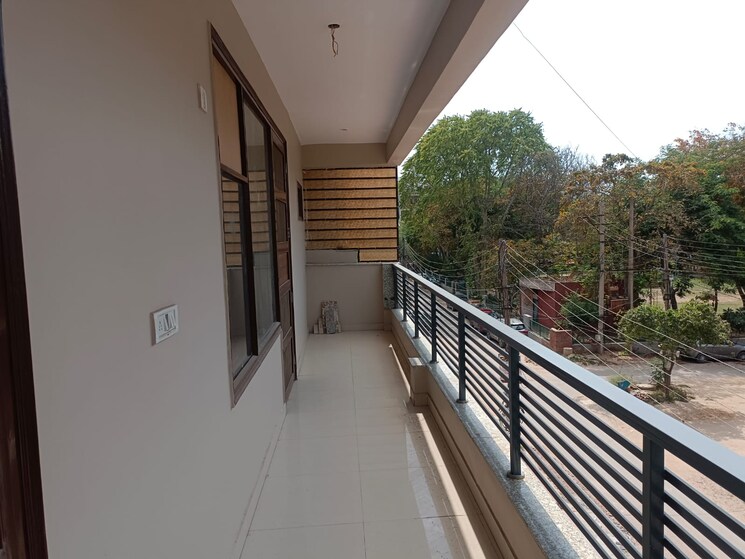 Balcony, rwa-residential-society-sector-46 3 Bedroom 2500 Sq.Ft. Builder Floor In Sector 46 Gurgaon 8924743