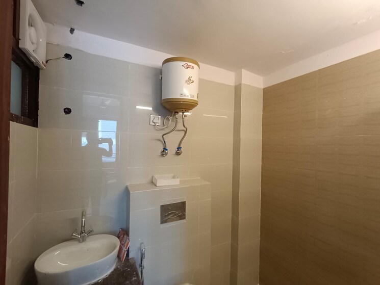 Attached Bathroom, rwa-residential-society-sector-46 3 Bedroom 2500 Sq.Ft. Builder Floor In Sector 46 Gurgaon 8924743