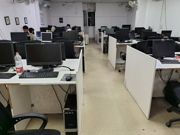 Team Area, sector 63 Commercial Office Space 1000 Sq.Ft. In Sector 63 Noida 8924727
