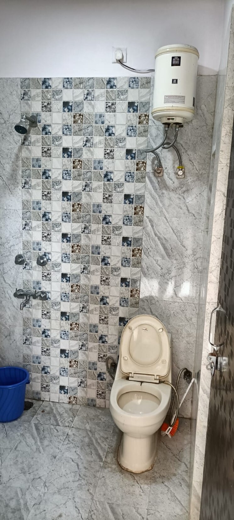 Bathroom, lajpat nagar i Studio 40 Sq.Yd. Builder Floor In Lajpat Nagar I Delhi 8924768