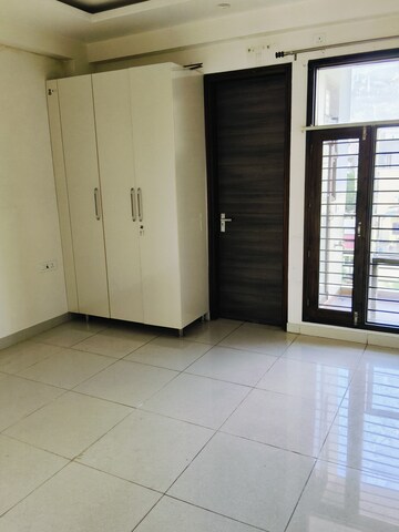 Room in 2 BHK Builder Floor at Housing Board Colony Sector 51, Sector 51 – for Rent