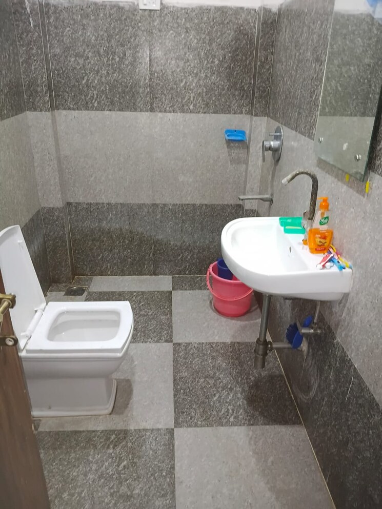 Bathroom, rwa-residential-society 1 Bedroom 500 Sq.Ft. Builder Floor In Sector 40 Gurgaon 8924813