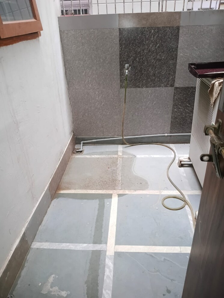 Bathroom, rwa-residential-society 1 Bedroom 500 Sq.Ft. Builder Floor In Sector 40 Gurgaon 8924813
