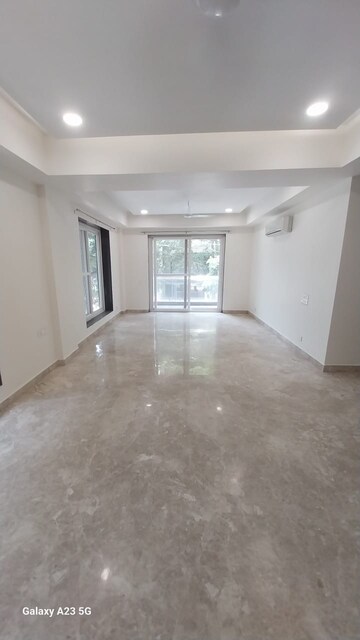 Building Lobby in 2 BHK Builder Floor at DLF Green Avenue, Dlf Phase iv – for Rent