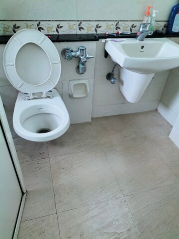 Bathroom in 1 BHK Apartment at Raheja Heights Phase 2, Goregaon East – for Rent