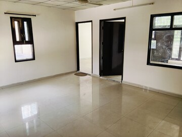 Room in 2 BHK Independent House at RWA Residential Society Sector 46, Sector 46 – for Rent