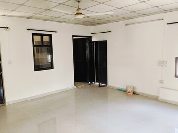 Room in 2 BHK Independent House at RWA Residential Society Sector 46, Sector 46 – for Rent