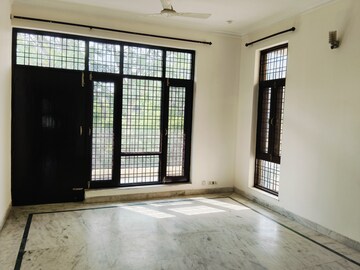 Room in 2 BHK Independent House at RWA Residential Society Sector 46, Sector 46 – for Rent