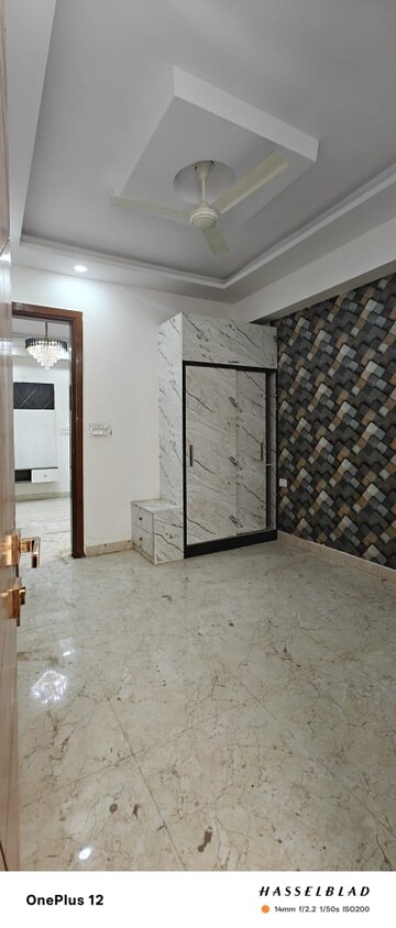 Room in 2 BHK Builder Floor at Sector 73 – for Sale