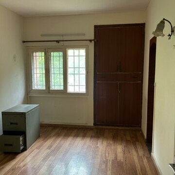 Room in 3 BHK Apartment at Rwa Jalvayu Vihar Noida, Sector 25 – for Rent