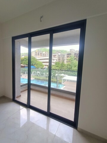 Room in 3 BHK Apartment at Godrej Urban Park, Chandivali – for Rent