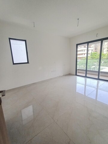 Room in 3 BHK Apartment at Godrej Urban Park, Chandivali – for Rent