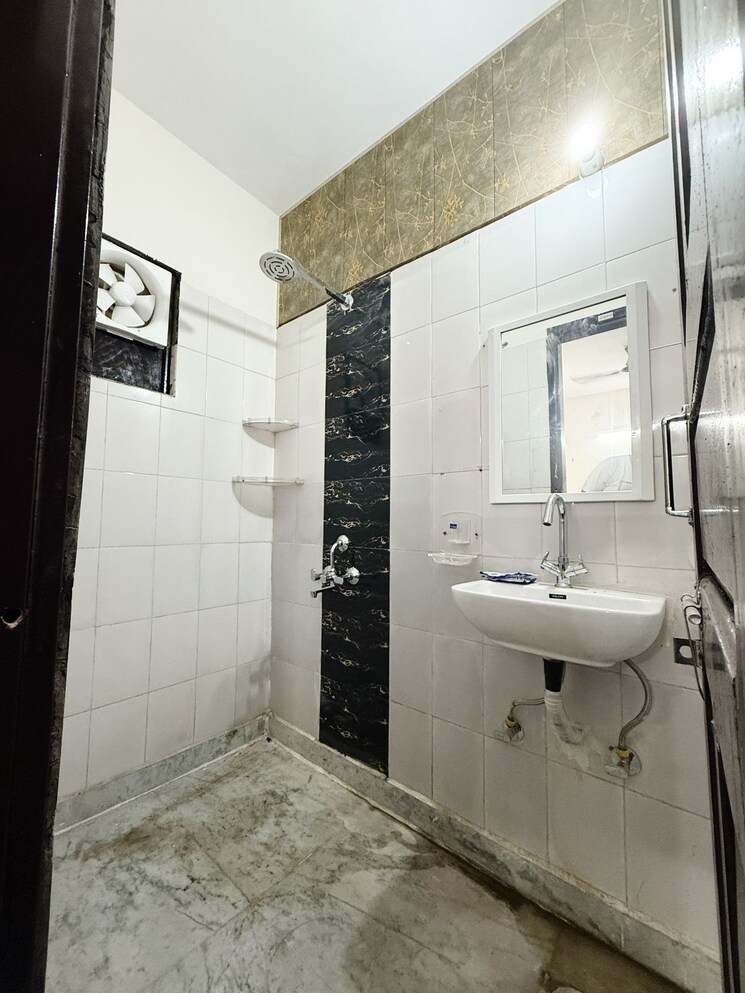 Kitchen, rwa-residential-society-sector-46 2 Bedroom 1000 Sq.Ft. Builder Floor In Sector 46 Gurgaon 8924975