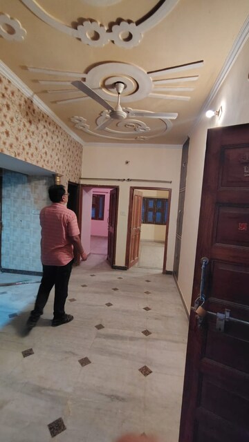 Parking in 4 BHK Builder Floor at Dwarka Mor – for Rent
