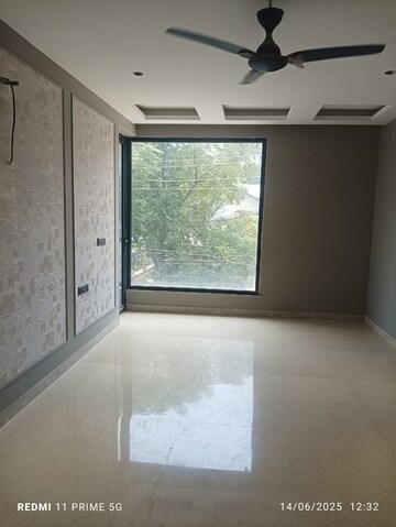 Room in 4 BHK Apartment at Unitech The Close North, Sector 50 – for Sale