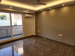 Room in 4 BHK Apartment at Igi Airport Area – for Sale