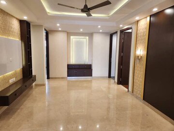 Room in 4 BHK Apartment at Igi Airport Area – for Sale