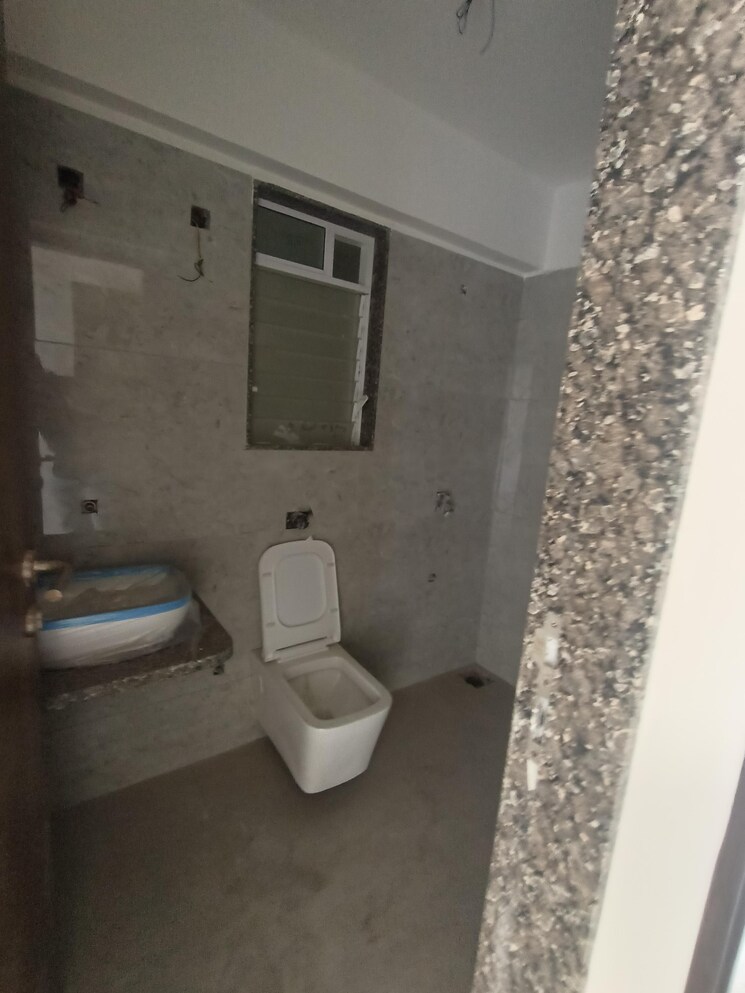 Bathroom, sri-zynergy 2 Bedroom 798 Sq.Ft. Apartment In Suman Nagar Mumbai 8925015