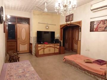 3 BHK Builder Floor For Rent in Rohini Sector 7
