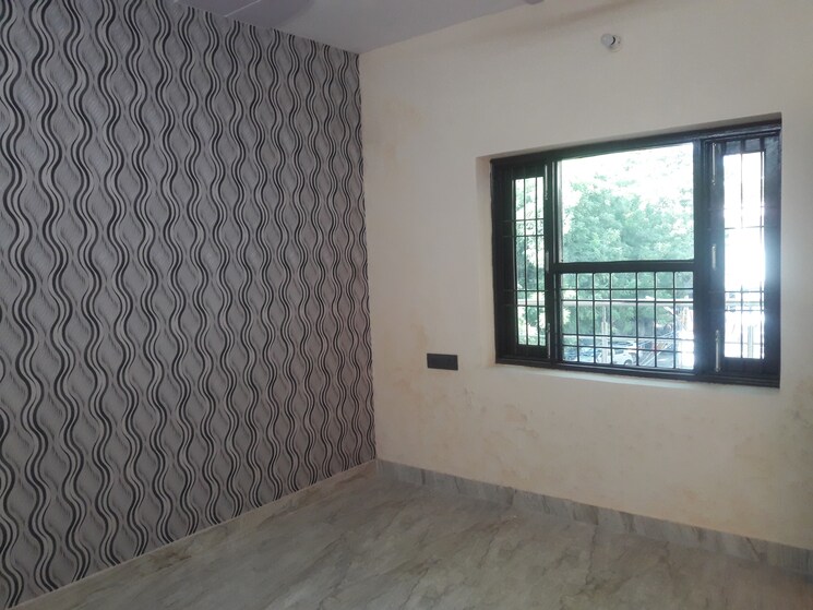 Room, rohini sector 7 3 Bedroom 750 Sq.Ft. Builder Floor In Rohini Sector 7 Delhi 8908263