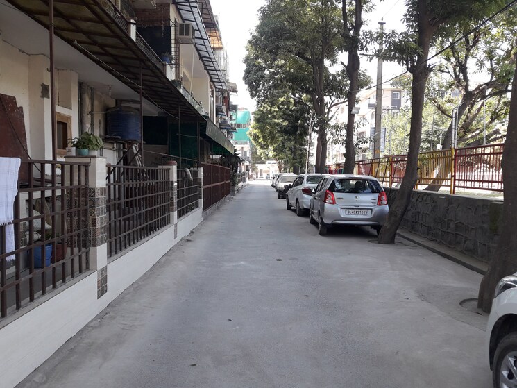  Parking, rohini sector 7 3 Bedroom 750 Sq.Ft. Builder Floor In Rohini Sector 7 Delhi 8908263