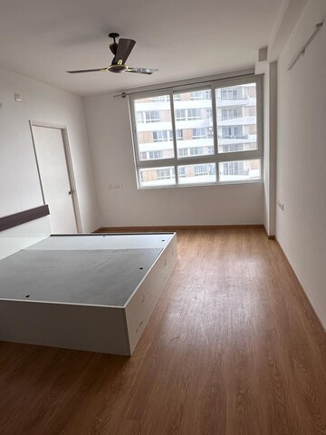 Room in 2.5 BHK Apartment at Mantri Lithos, Thanisandra – for Rent