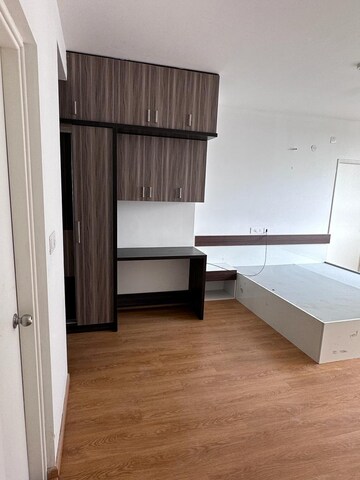 Room in 2.5 BHK Apartment at Mantri Lithos, Thanisandra – for Rent