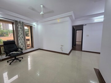 Room in 2.5 BHK Apartment at Symphony Towers Kandivali West, Kandivali West – for Rent