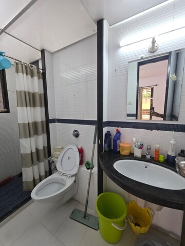 Attached Bathroom in 2.5 BHK Apartment at Symphony Towers Kandivali West, Kandivali West – for Rent