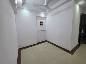 Room in 2.5 BHK Apartment at Symphony Towers Kandivali West, Kandivali West – for Rent