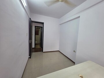 Room in 2.5 BHK Apartment at Symphony Towers Kandivali West, Kandivali West – for Rent