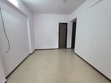 Room in 2.5 BHK Apartment at Symphony Towers Kandivali West, Kandivali West – for Rent