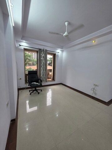 Room in 2.5 BHK Apartment at Symphony Towers Kandivali West, Kandivali West – for Rent