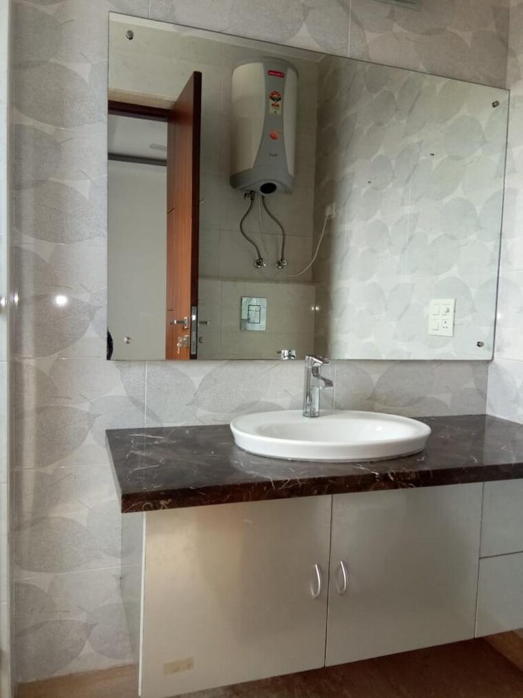 Bathroom, maharani bagh 4 Bedroom 1811 Sq.Ft. Independent House In Maharani Bagh Delhi 8925111
