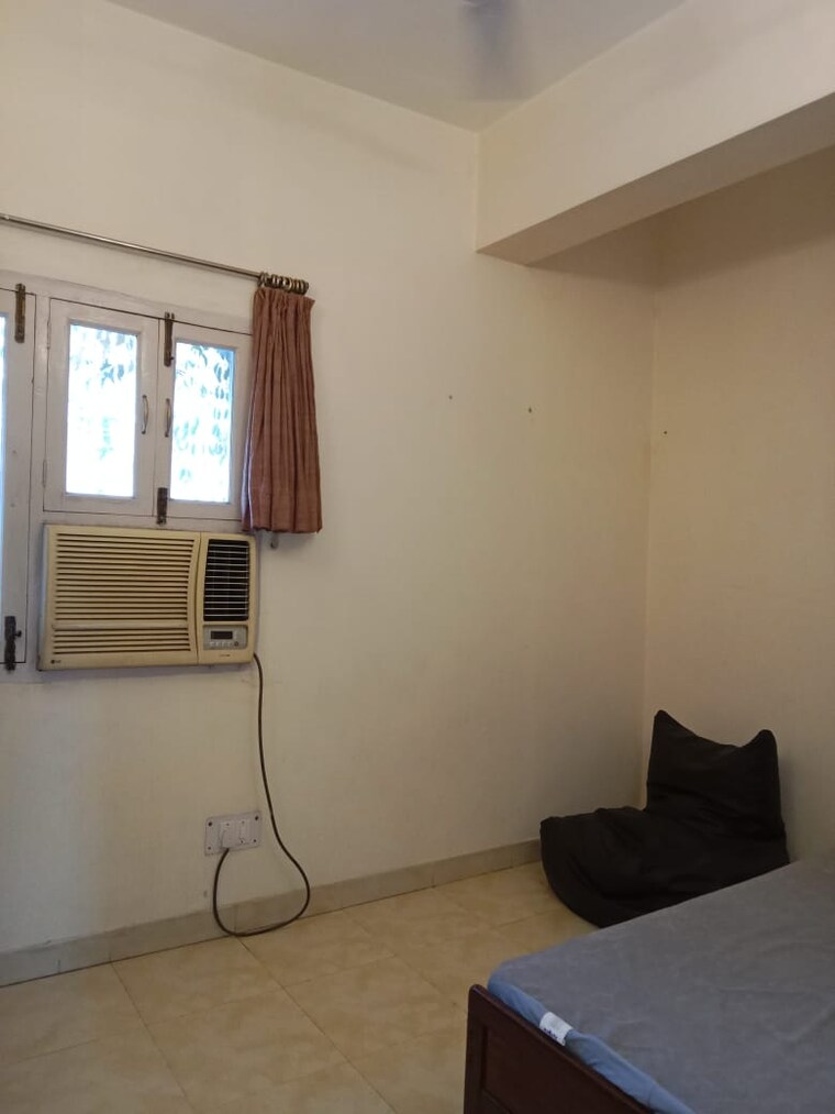 Room, maharani bagh 4 Bedroom 1811 Sq.Ft. Independent House In Maharani Bagh Delhi 8925111