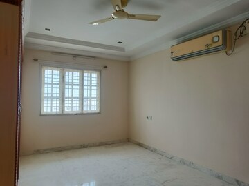 Room in 3 BHK Apartment at Royal Homes Tarnaka, Tarnaka – for Rent