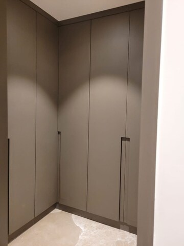 Furnished Amenities in 3 BHK Builder Floor at Dlf Phase iv – for Rent