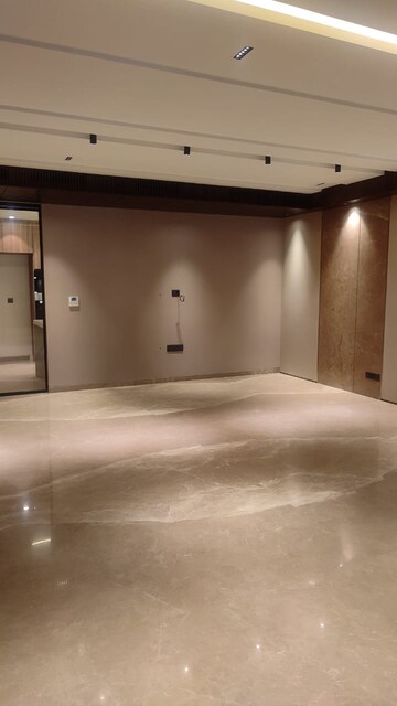 Room in 3 BHK Builder Floor at Dlf Phase iv – for Rent