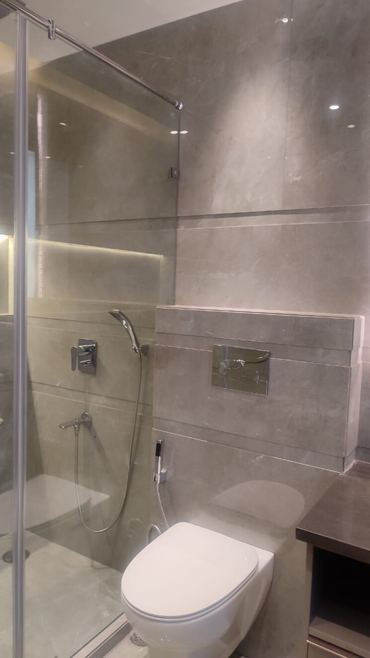Bathroom, dlf phase iv 3 Bedroom 360 Sq.Yd. Builder Floor In Dlf Phase iv Gurgaon 8925112