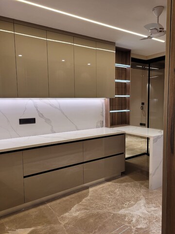 Kitchen in 3 BHK Builder Floor at Dlf Phase iv – for Rent