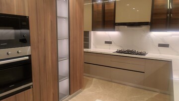 Room in 3 BHK Builder Floor at Dlf Phase iv – for Rent