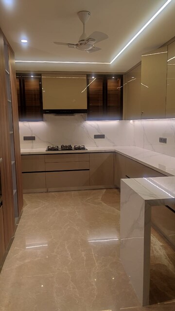 Kitchen in 3 BHK Builder Floor at Dlf Phase iv – for Rent