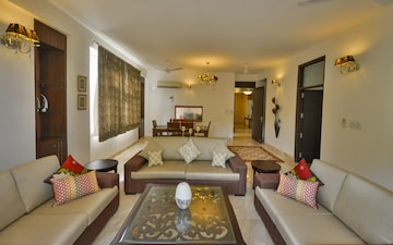 Living Room in 4 BHK Apartment at Panchsheel Park – for Rent