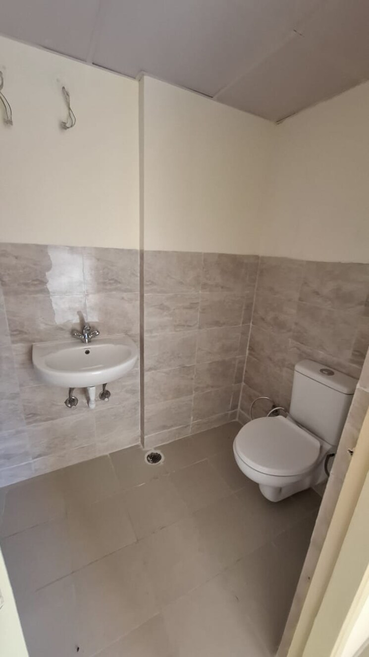 Bathroom, wave-dream-homes 2 Bedroom 840 Sq.Ft. Apartment In Wave City Ghaziabad 8925199