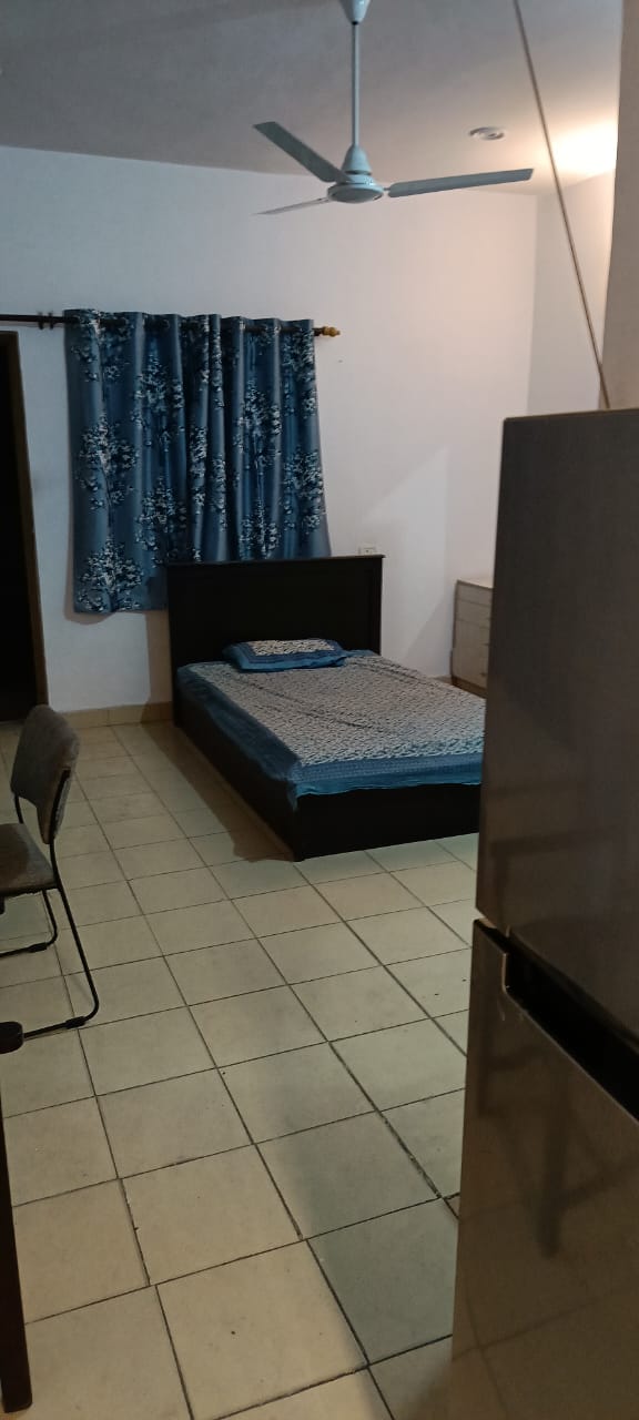 1 BHK Independent House For Rent in RWA Apartments Sector 50