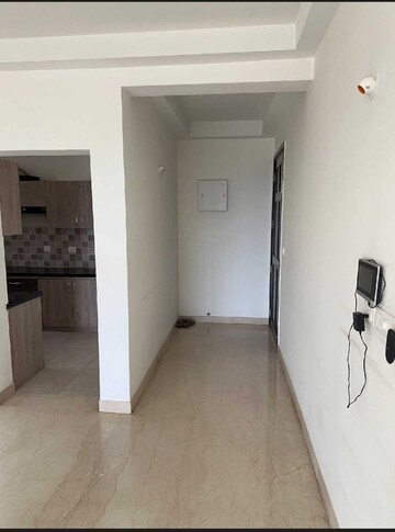 Room in 2.5 BHK Apartment at Prestige Misty Waters, Hebbal – for Rent