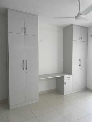 Room in 2 BHK Apartment at Purva Palm Beach, Hennur Road – for Rent